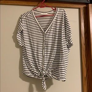 Stripe tie bottom shirt